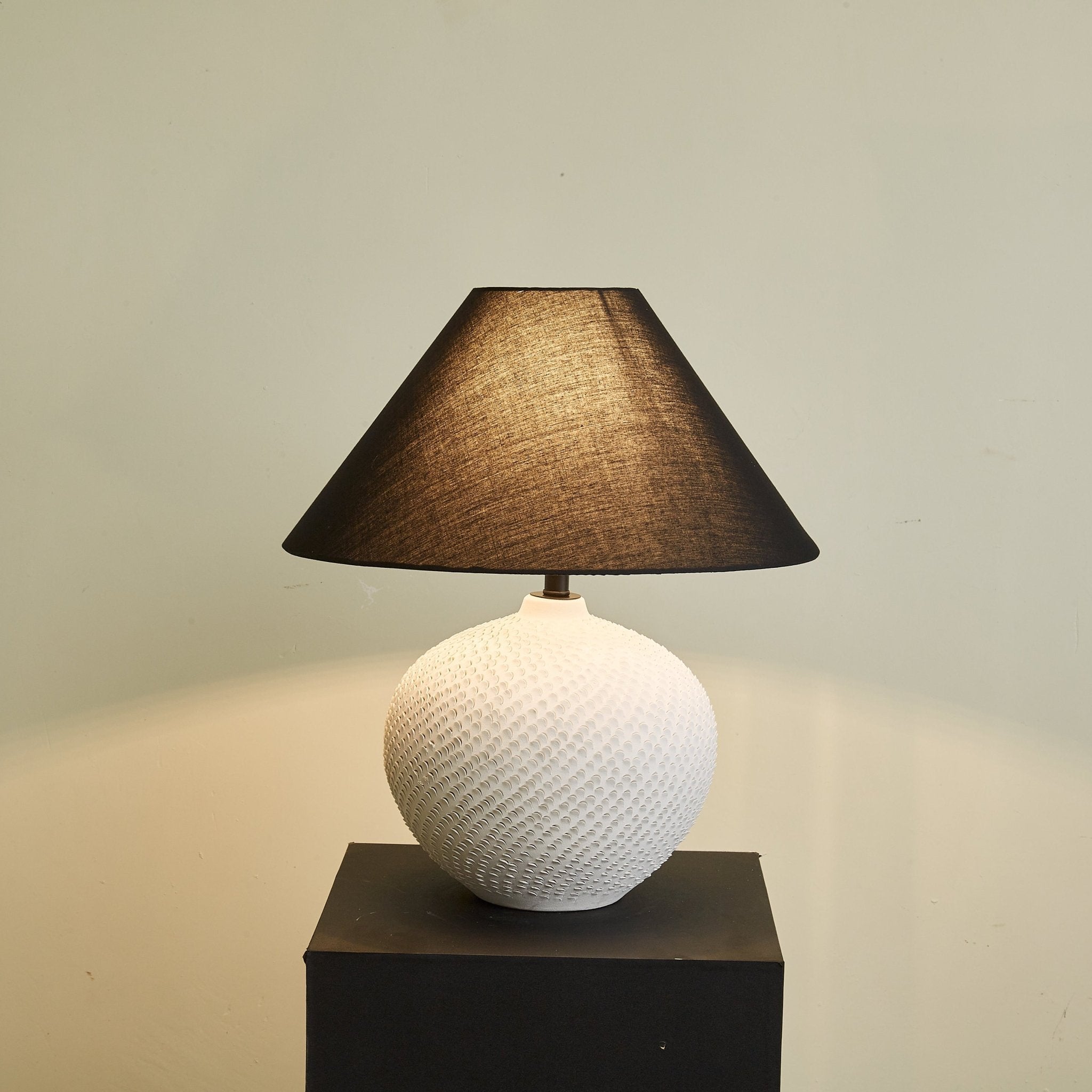 Elaarelle Minimalist Ceramics Table Lamp