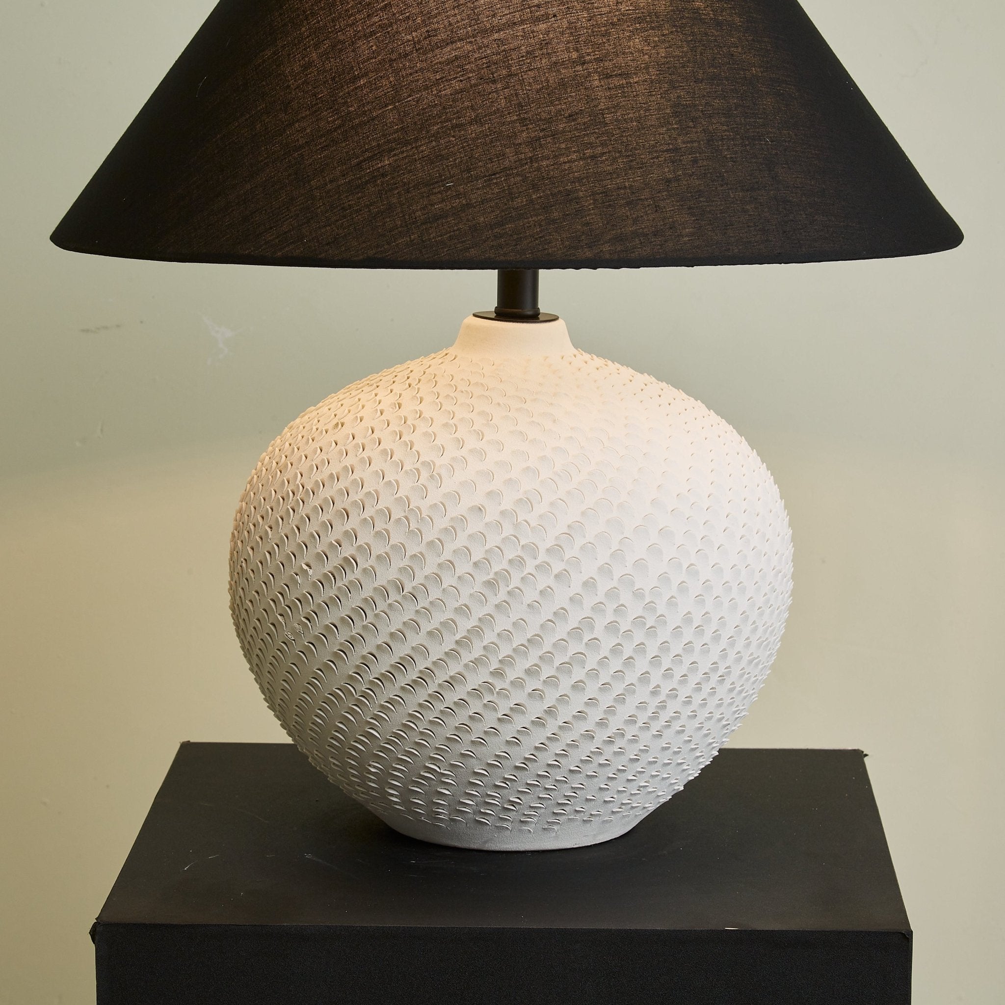 Elaarelle Minimalist Ceramics Table Lamp