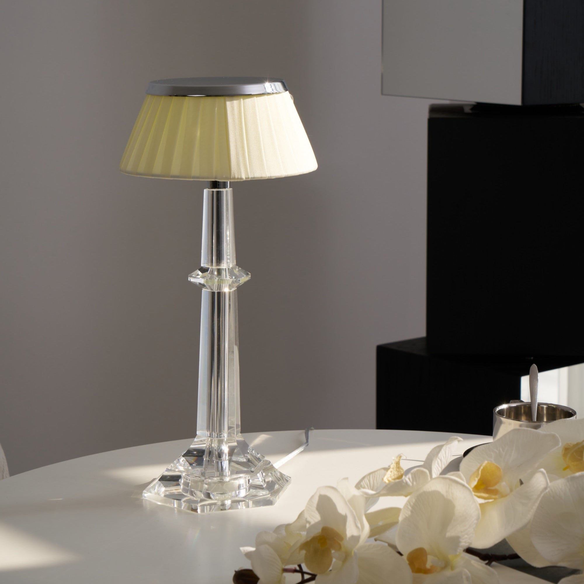 Haloza Fabric Luxurious Table Lamp