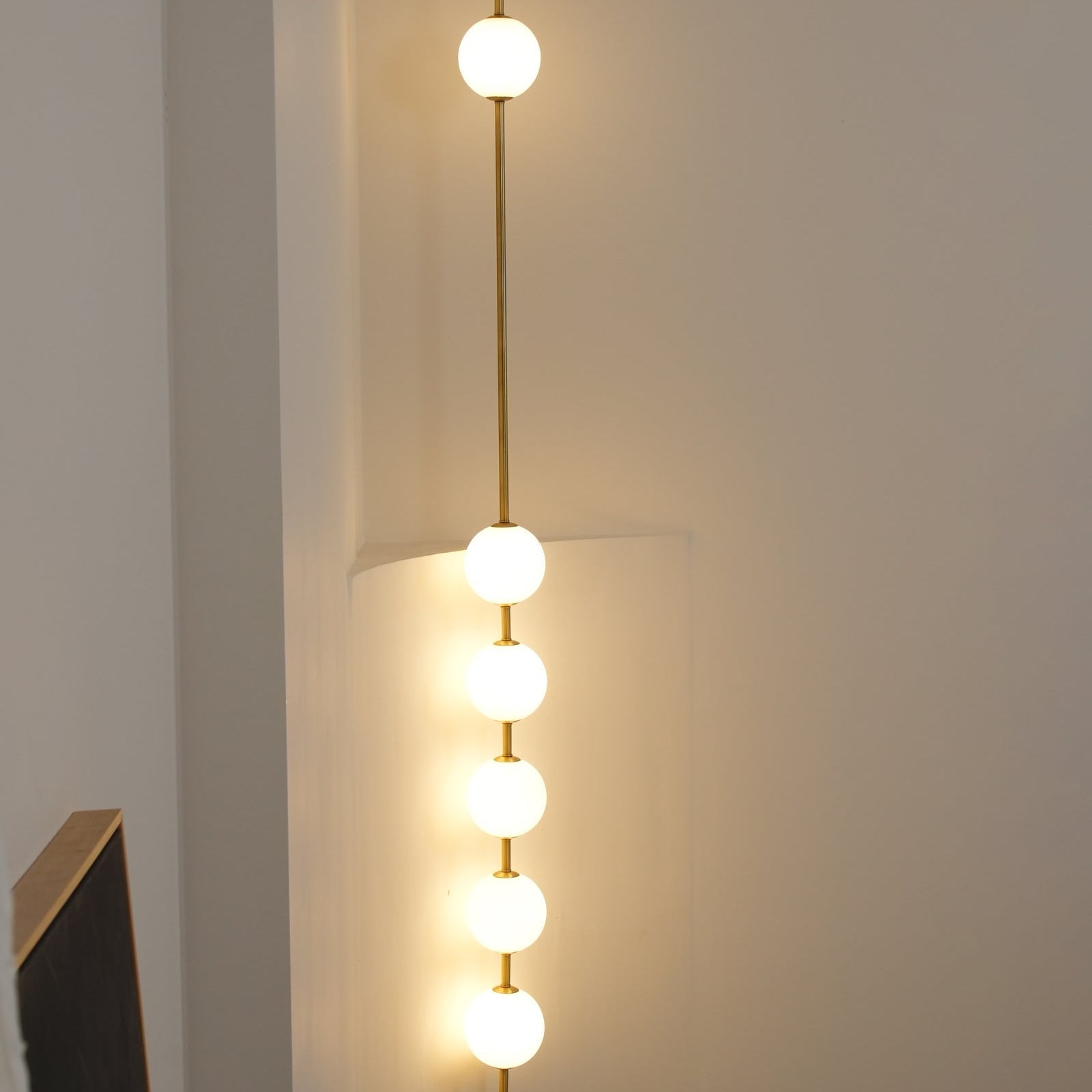 Lustra Wall Lamp Vertical Balls Brass - Neutral Decor