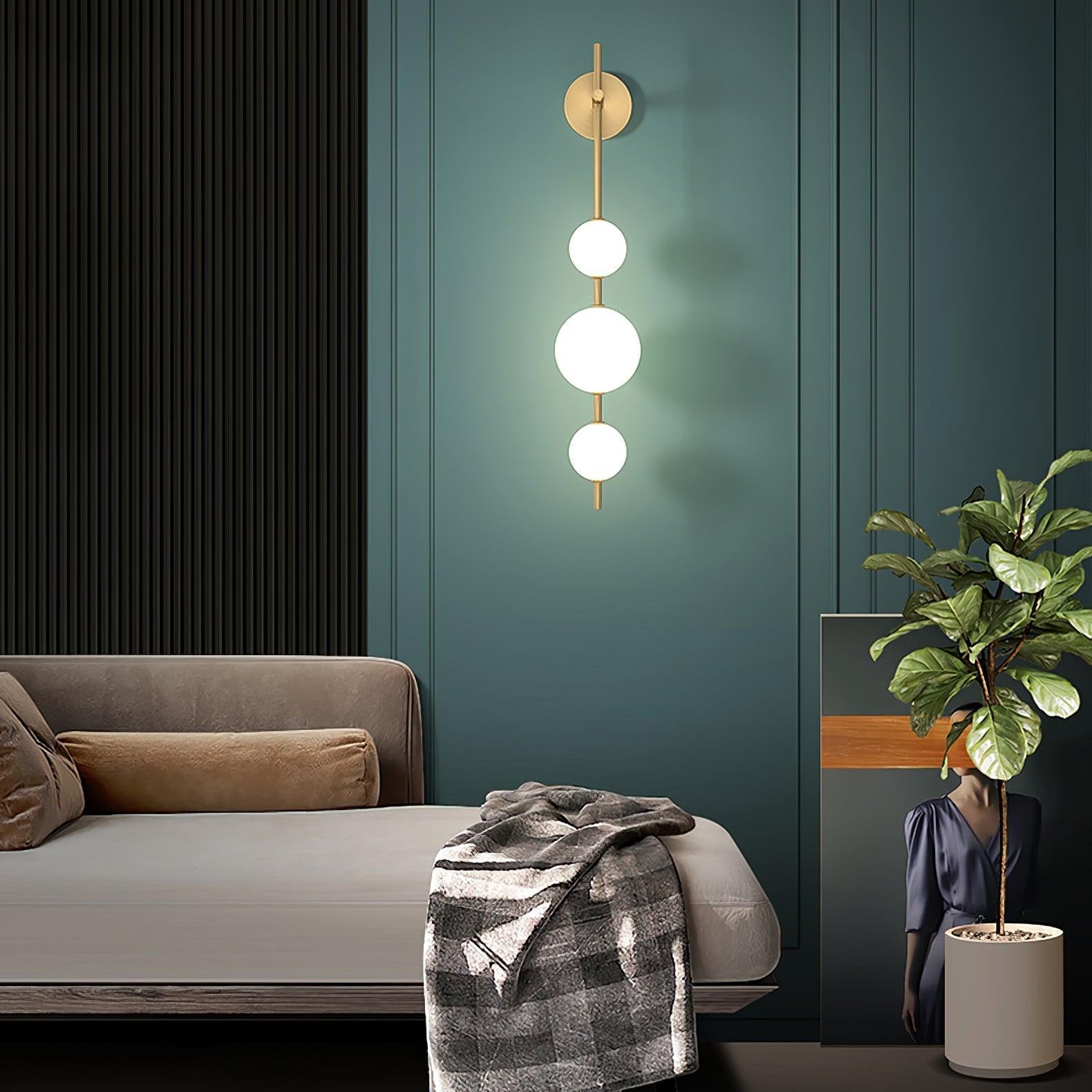 Ilraeia Vertical Globe Plug-in Wall Lamp