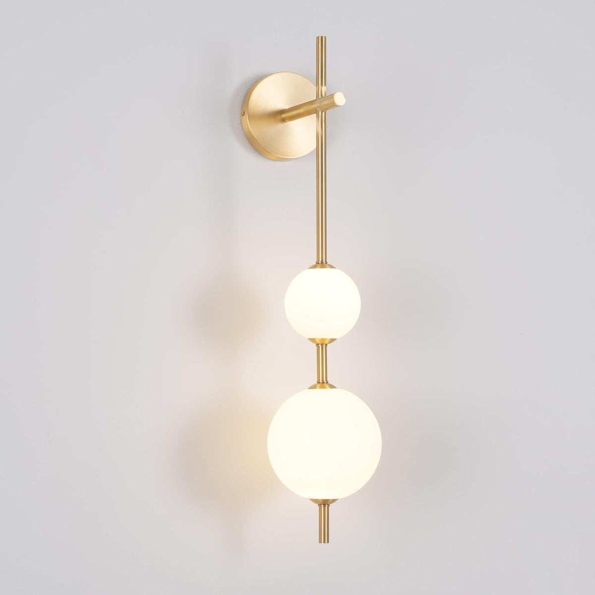 Ilraeia Vertical Globe Plug-in Wall Lamp