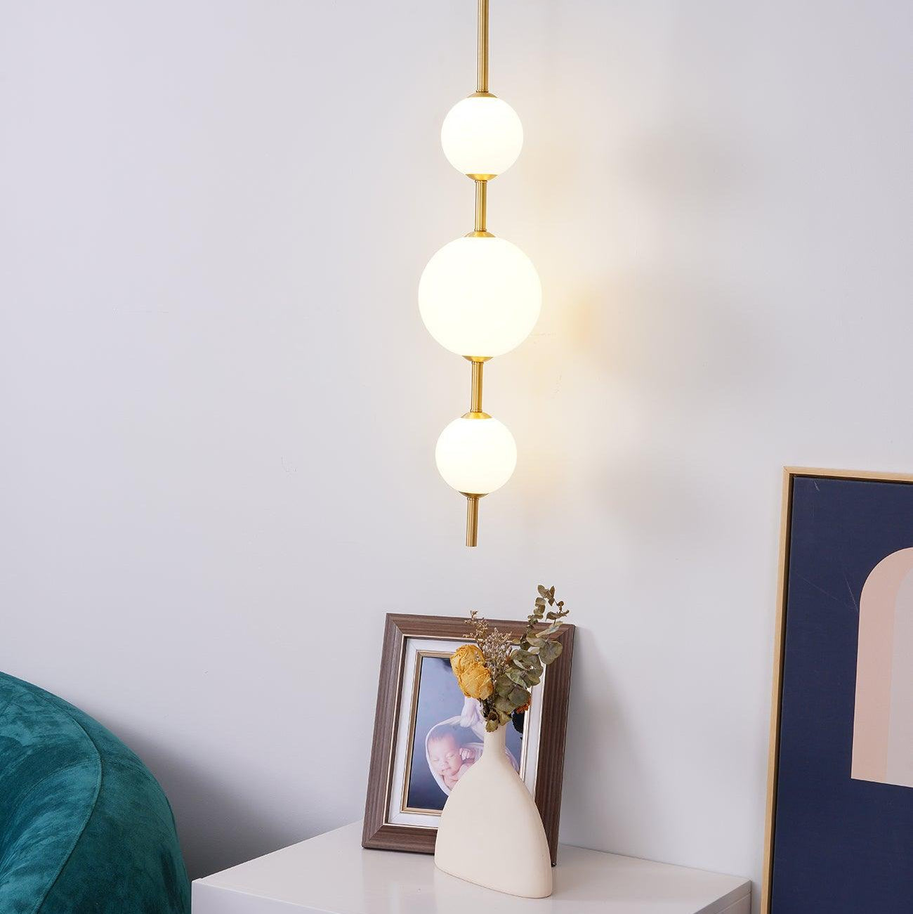 Ilraeia Vertical Globe Plug-in Wall Lamp