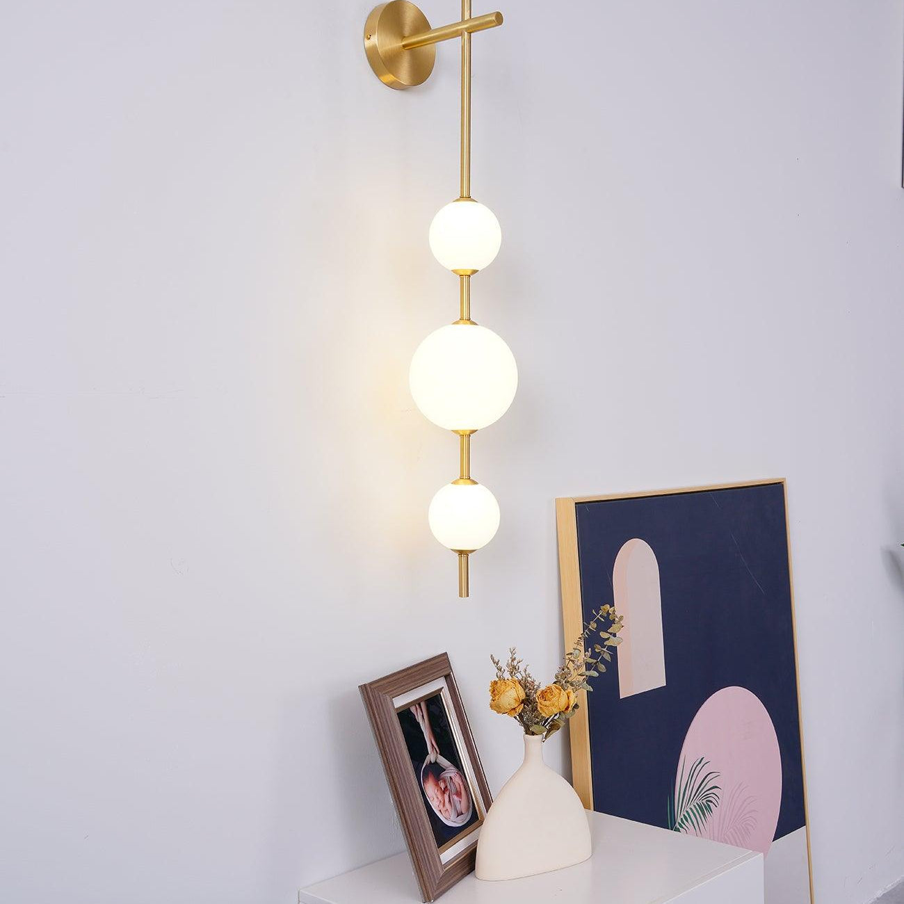 Ilraeia Vertical Globe Plug-in Wall Lamp