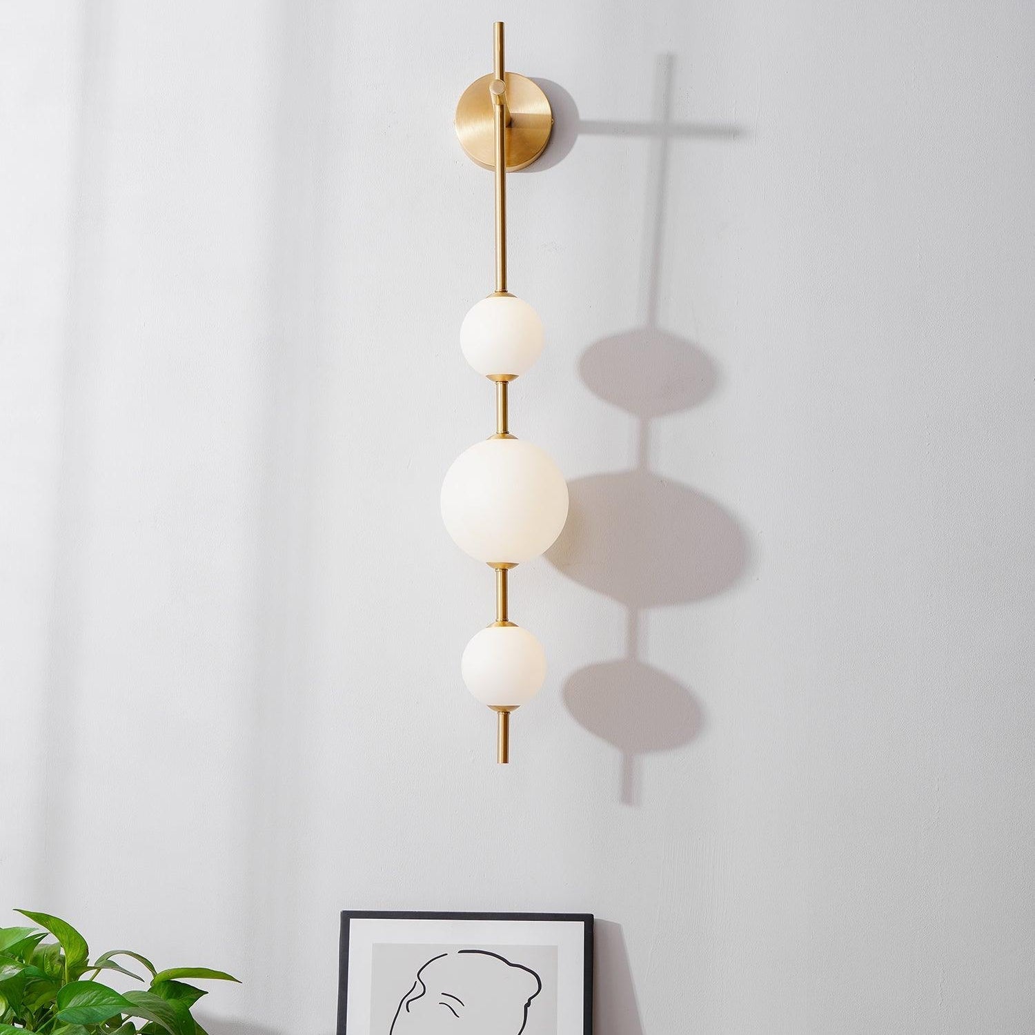 Ilraeia Vertical Globe Plug-in Wall Lamp