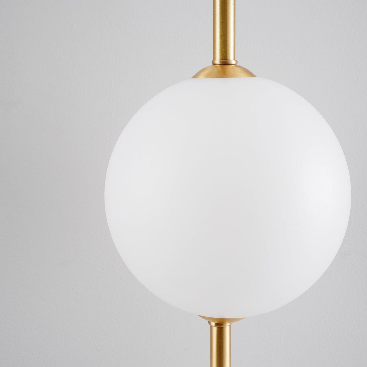 Ilraeia Vertical Globe Plug-in Wall Lamp
