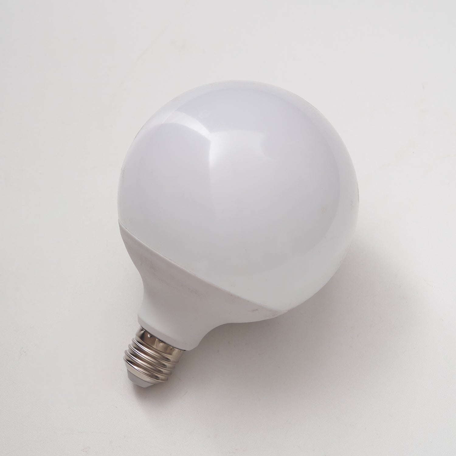 Luno LED Bulb White E27 E26 - Neutral Decor
