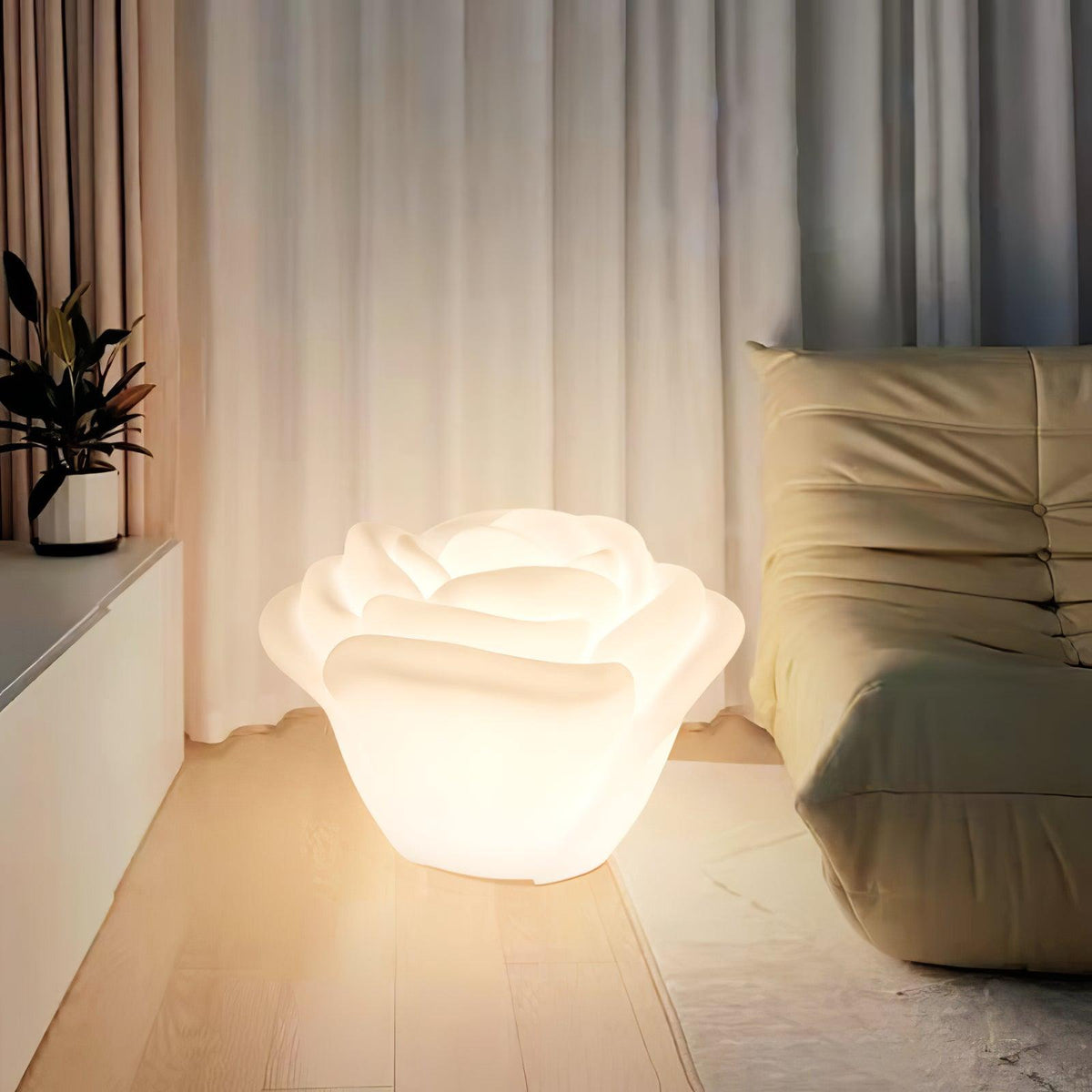 Rosebud Elegant Table Lamp