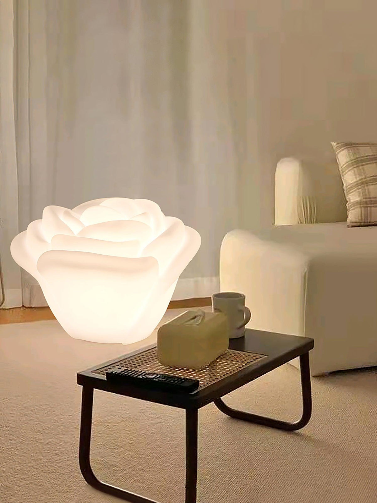 Rosebud Elegant Table Lamp