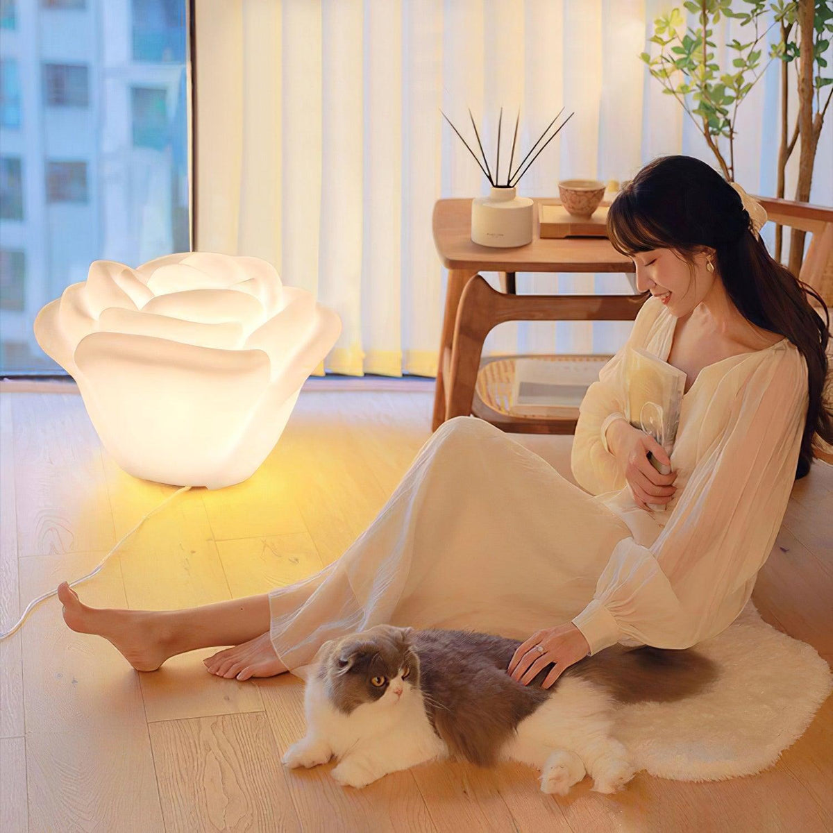 Rosebud Elegant Table Lamp