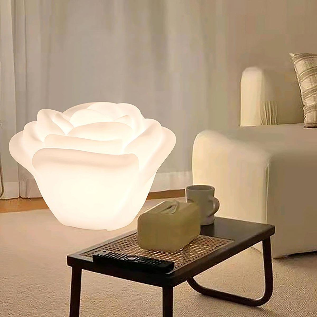Rosebud Elegant Table Lamp