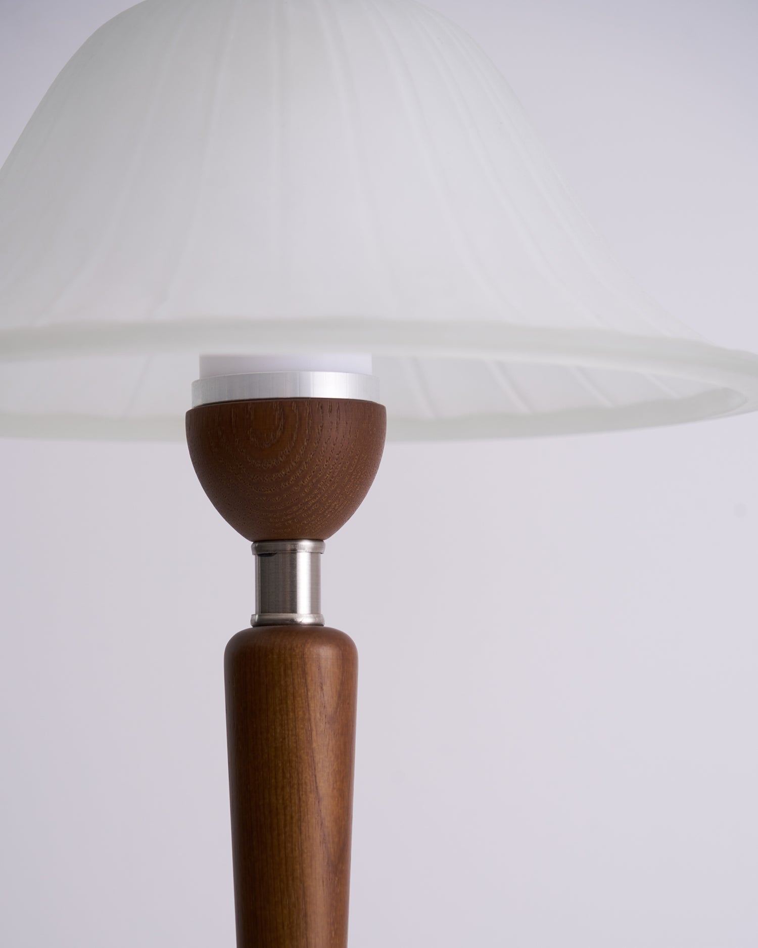 Elviveria Vintage Wood Table Lamp