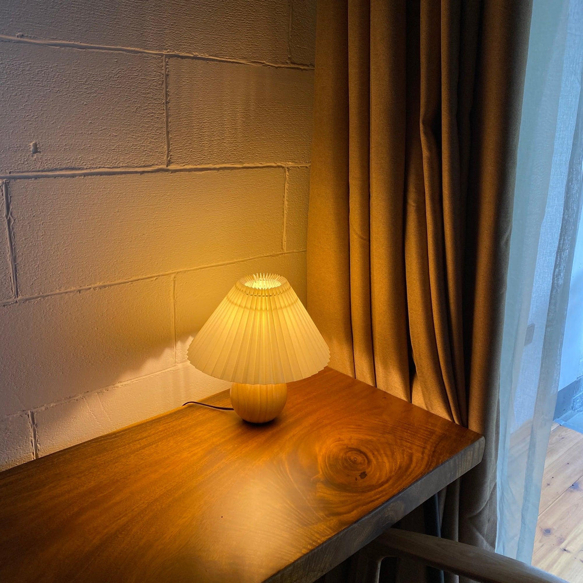 Zesilon Wooden Ball Table Lamp