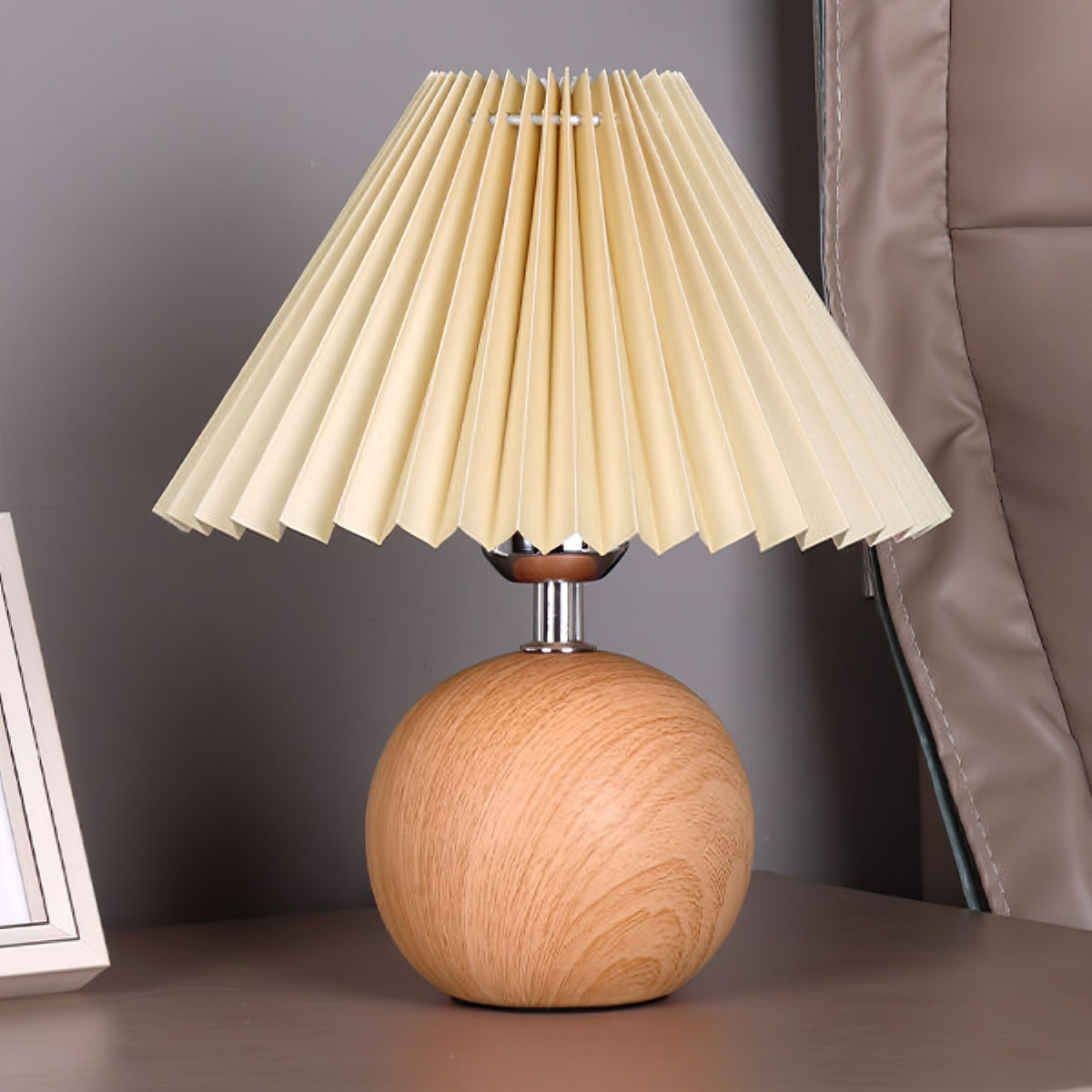 Zesilon Wooden Ball Table Lamp
