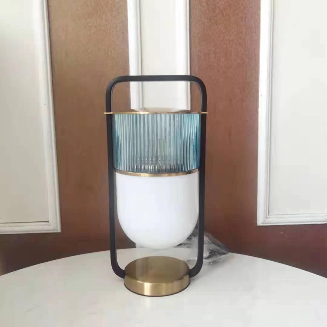 Kiorven Glass Artistic Table Lamp