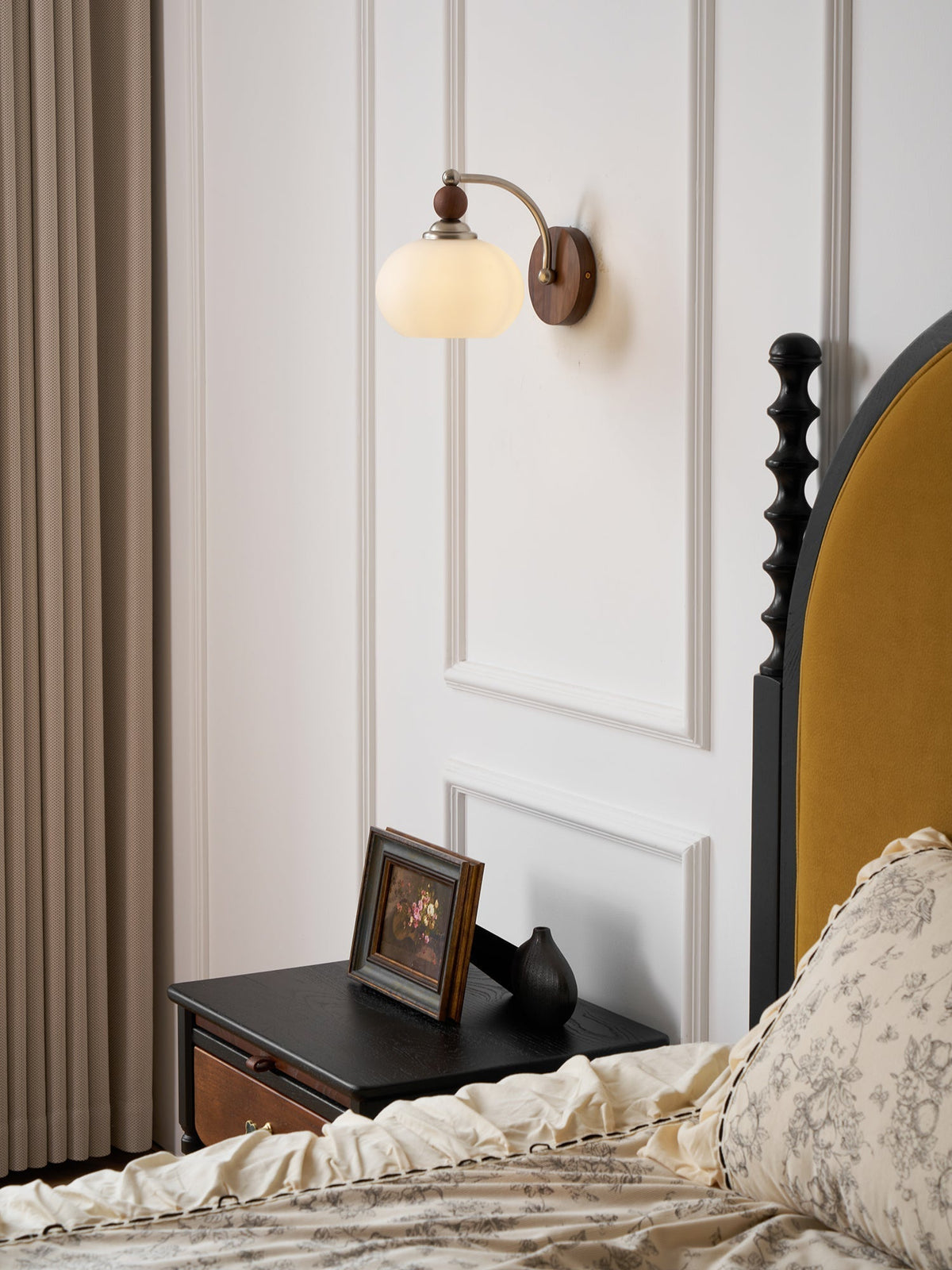 Vicare Premium Nordic Art Glass Wall Lamp