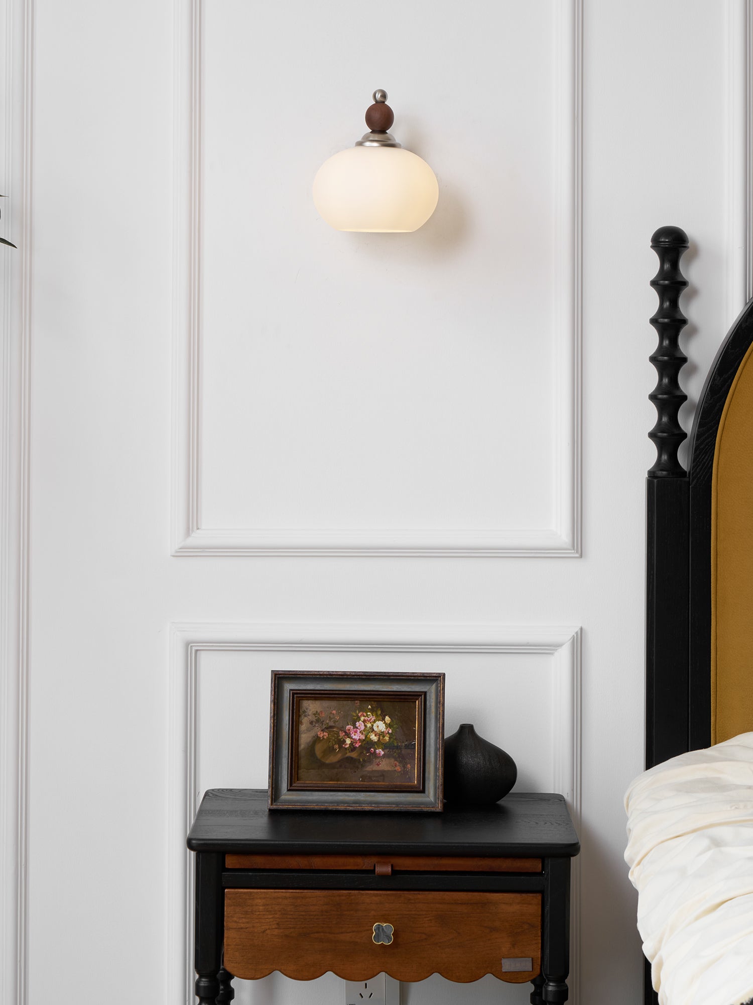 Vicare Premium Nordic Art Glass Wall Lamp