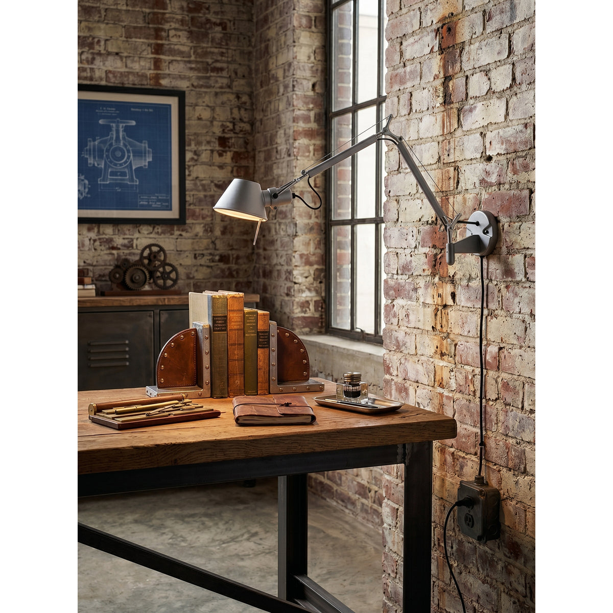 Elaoine Arm Wall Lamp
