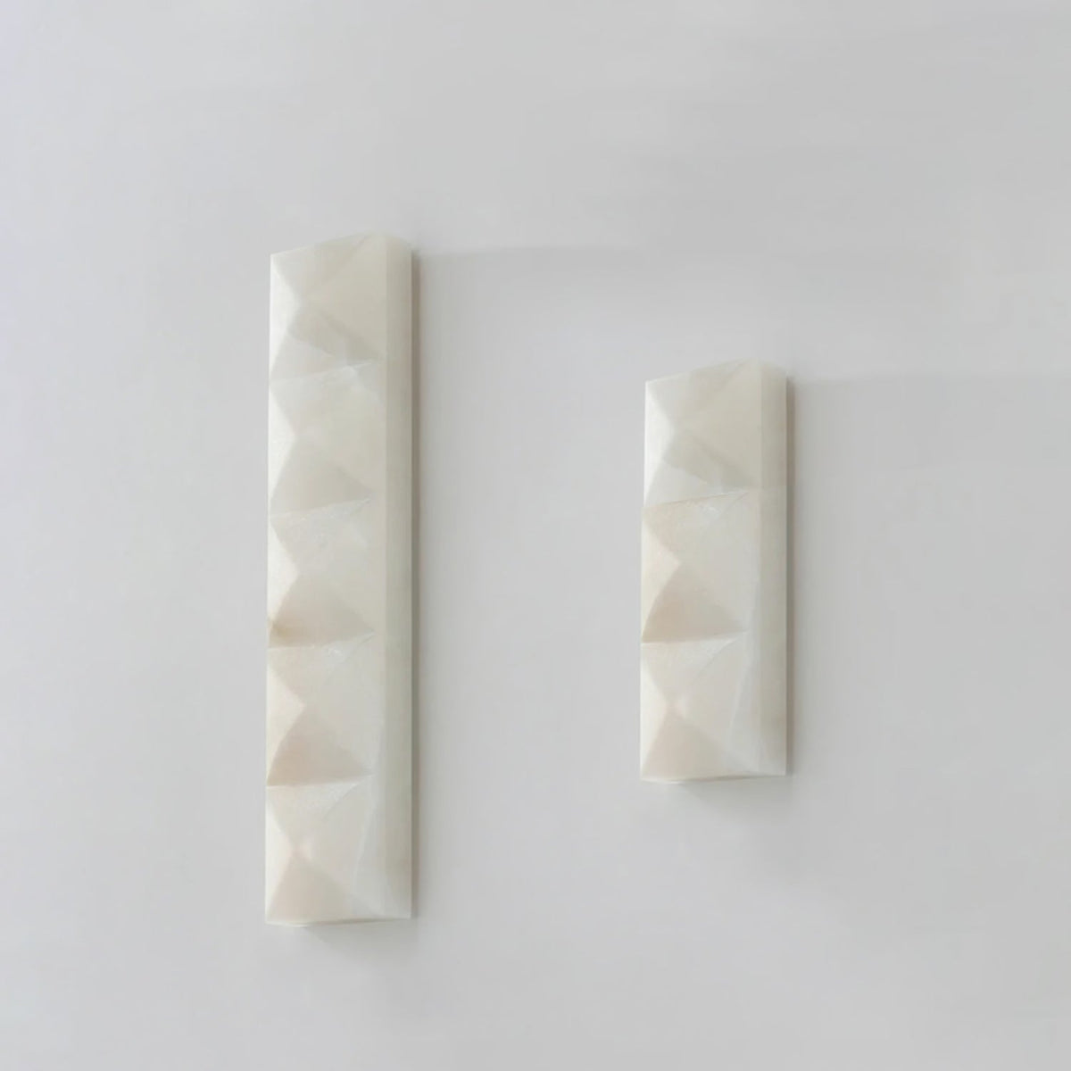 Nivanine Modern Alabaster Wall Light